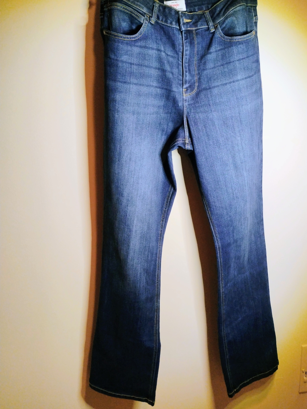 NWOT Wrangler Women’s Dark Blue Boot Cut Jeans 12/31